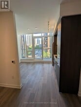 395 Square One Dr in Mississauga, ON - Building Photo - Building Photo