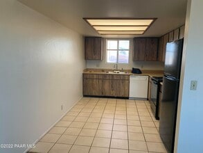 3156 N Tani Rd-Unit -4 in Prescott Valley, AZ - Building Photo - Building Photo
