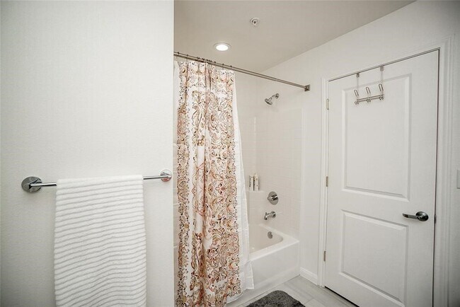 1207 Grand W Blvd in Katy, TX - Foto de edificio - Building Photo