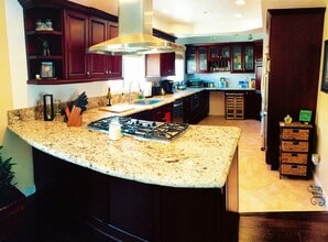 1904 Carnegie Ln in Redondo Beach, CA - Building Photo - Building Photo