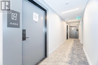 430-4430 Square One Dr in Mississauga, ON - Building Photo - Building Photo