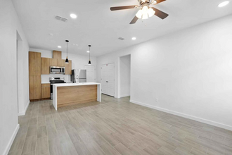1402 W Platinum Dr, Unit Unit 1 in Pharr, TX - Building Photo - Building Photo
