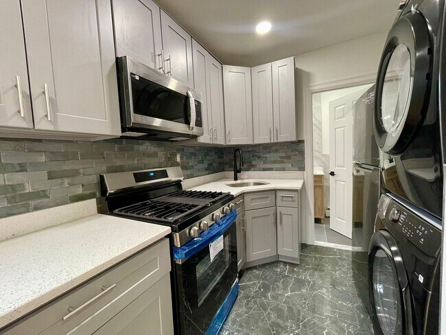 80 Church St in Long Beach, NY - Foto de edificio - Building Photo