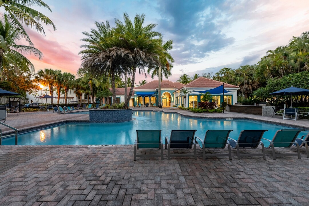 The Villas at Wyndham Lakes in Coral Springs, FL - Building Photo