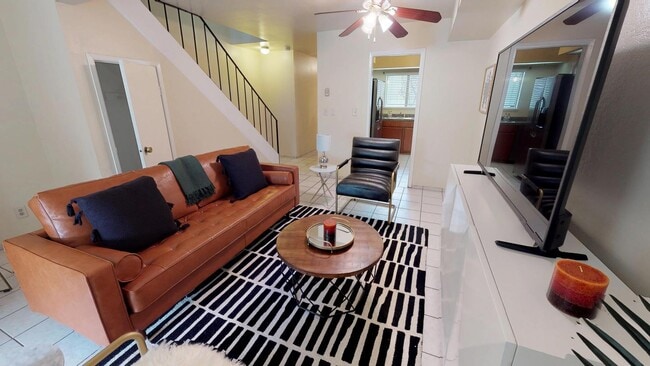 702 Cassia St in Redwood City, CA - Foto de edificio - Building Photo