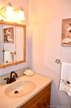 5 Amato Dr in South Windsor, CT - Building Photo - Building Photo