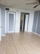 15600 NW 7th Ave, Unit 607 in Miami, FL - Foto de edificio - Building Photo