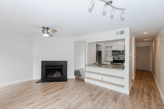 244 S Cedar St in Charlotte, NC - Building Photo - Building Photo