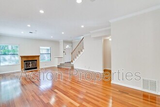 947 La Mesa Terrace in Sunnyvale, CA - Building Photo - Building Photo
