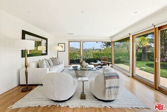 2058 Westridge Rd in Los Angeles, CA - Building Photo - Building Photo