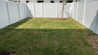 10948 W 32nd Ln in Hialeah, FL - Building Photo - Building Photo