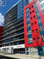 258B Sunview St in Waterloo, ON - Building Photo