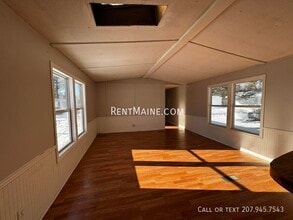 133 Harrison St in Pittsfield, ME - Foto de edificio - Building Photo