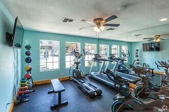 Acadia on the Lake Apartments in San Antonio, TX - Foto de edificio - Building Photo