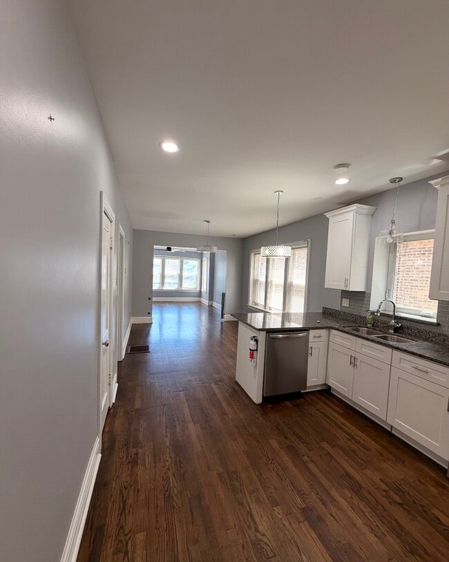 property at 1220 S 59th Ct