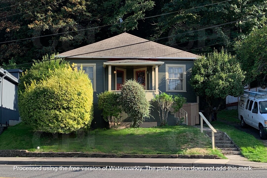 59 Main St in Cathlamet, WA - Building Photo