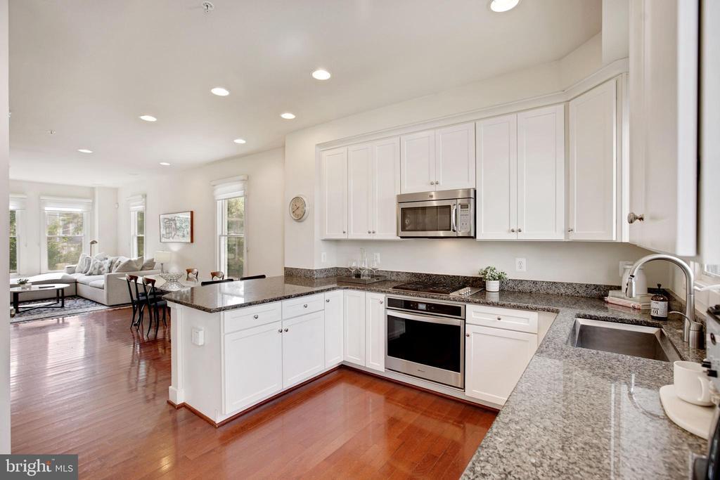 724 Snowden Hallowell Way in Alexandria, VA - Building Photo