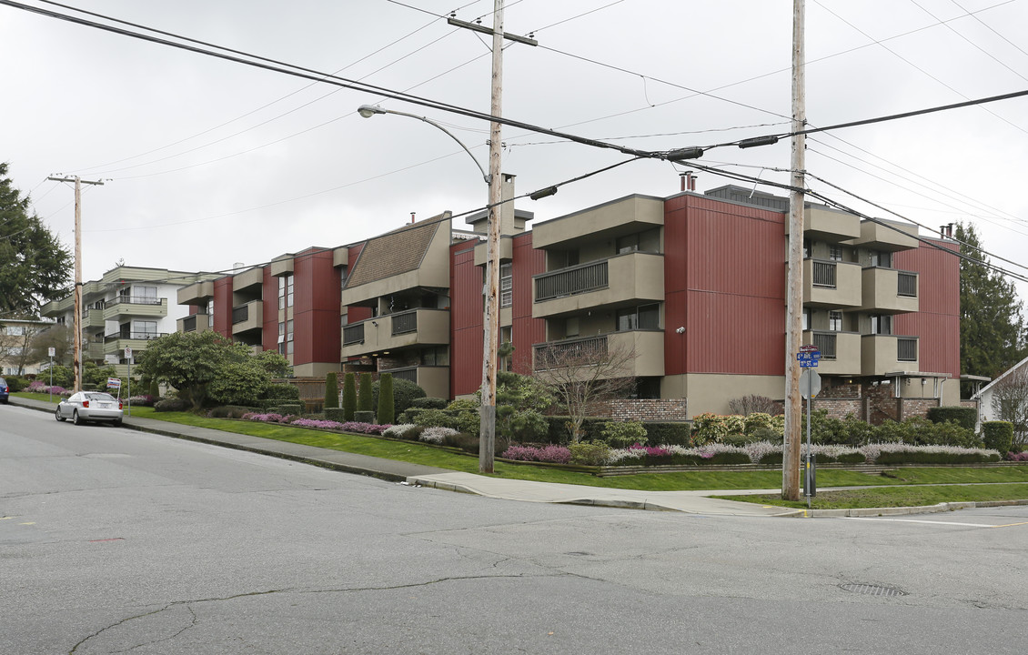 Hillside Terrace in New Westminster, BC - Building Photo