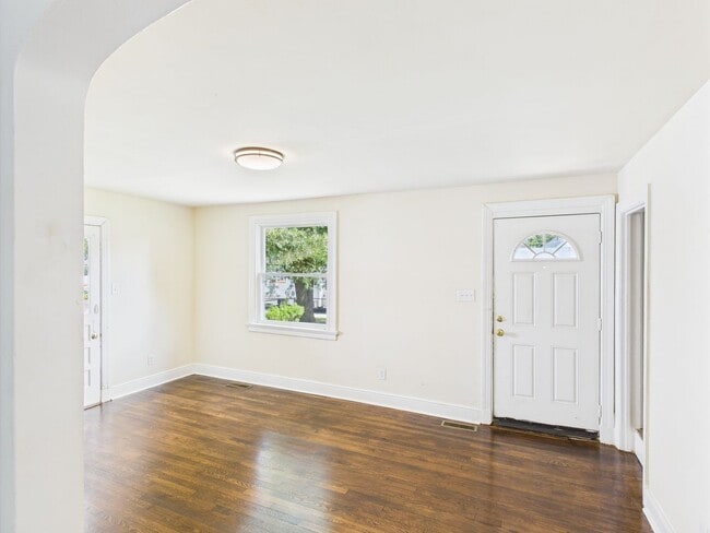 3905 Larchmont Ln in Richmond, VA - Building Photo - Building Photo