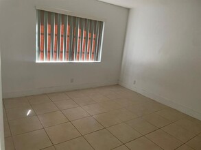 3125 Oakland Shores Dr, Unit B204 in Oakland Park, FL - Building Photo - Building Photo