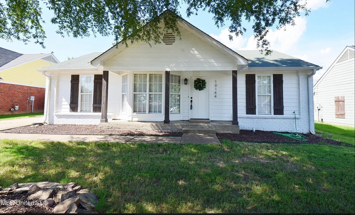 10144 Palmer Dr in Olive Branch, MS - Foto de edificio