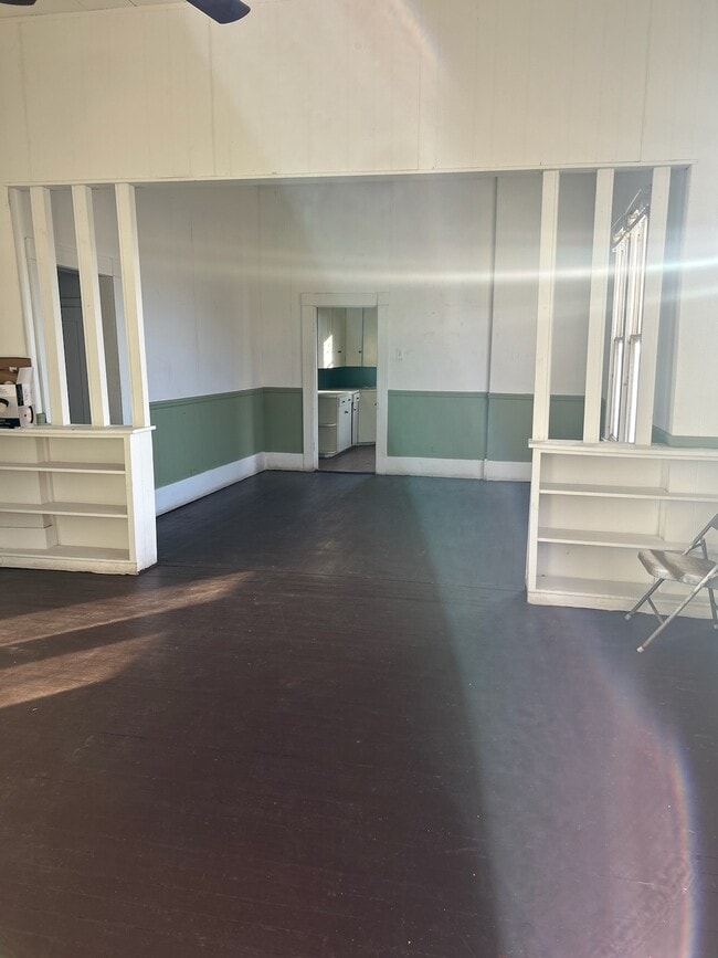 206 Dallas St in Yoakum, TX - Building Photo - Building Photo