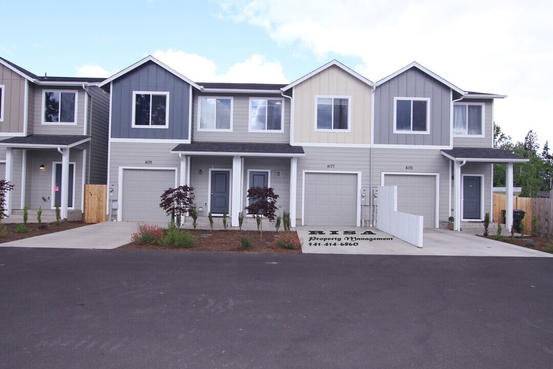 4187 Lancaster Dr NE in Salem, OR - Building Photo