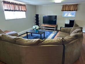 1023 Ponsi St, Unit G in Fort Lee, NJ - Foto de edificio - Building Photo