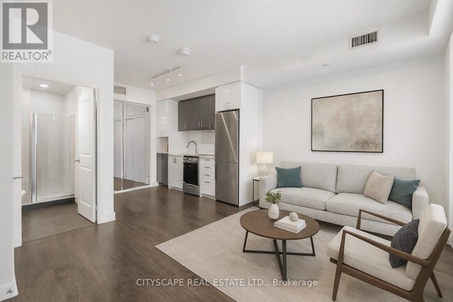 30 Upper Mall Wy in Vaughan, ON - Building Photo - Building Photo