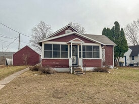 401 S Oak St in La Crescent, MN - Building Photo
