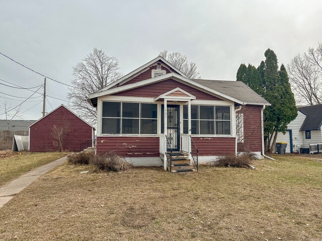 property at 401 S Oak St