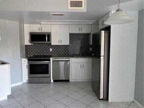 2041 NE Collins Cir in Jensen Beach, FL - Building Photo - Building Photo