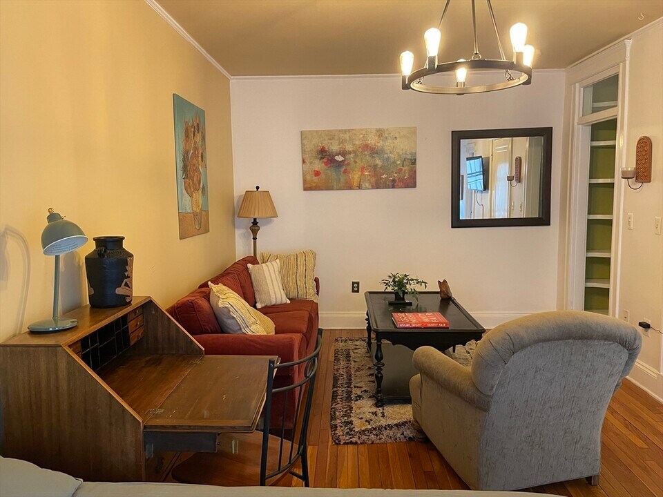 848 Massachusetts Ave in Cambridge, MA - Building Photo