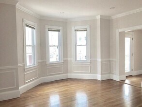 8 White Ave in Brookline, MA - Building Photo - Building Photo