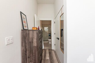 2317 N Clark St in Chicago, IL - Building Photo - Building Photo