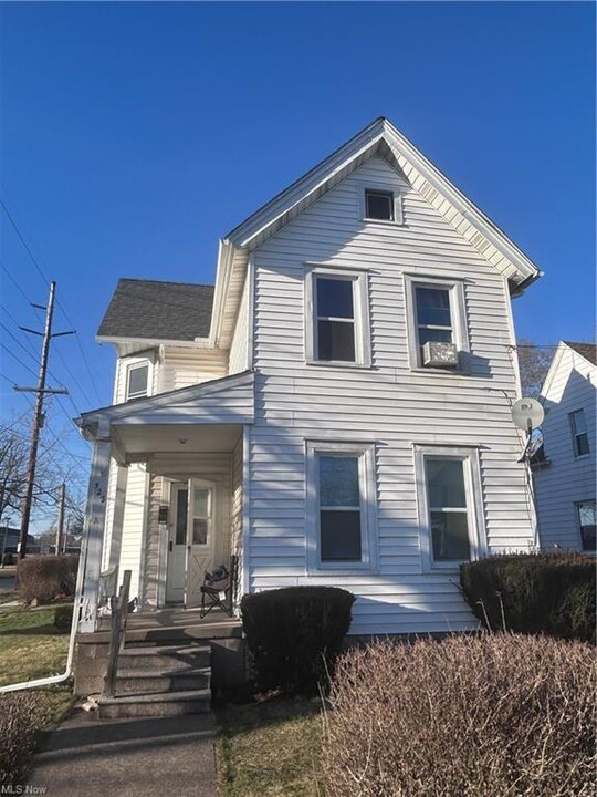 522 W 21st St in Lorain, OH - Building Photo