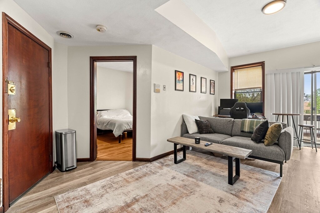 141 Emerson St in Boston, MA - Building Photo
