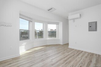 799 E Grand Blvd in Detroit, MI - Building Photo - Building Photo