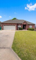 2835 Plateau Dr in Conway, AR - Building Photo