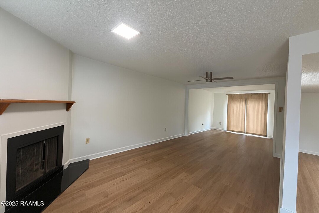 110 W Bayou Pkwy in Lafayette, LA - Building Photo