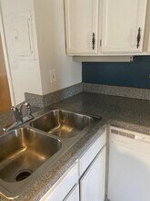 590 Logan St, Unit 302 in Denver, CO - Foto de edificio - Building Photo