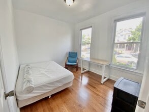 24 Clark St, Unit Garden Level in New Haven, CT - Building Photo - Building Photo