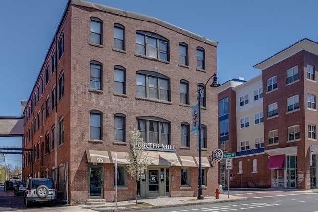 27 Fayette St, Unit 401 in Beverly, MA - Foto de edificio - Building Photo