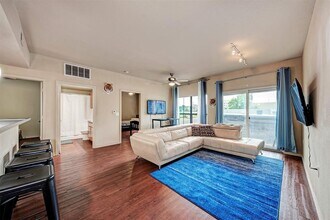 5117 N Lamar Blvd in Austin, TX - Building Photo - Building Photo