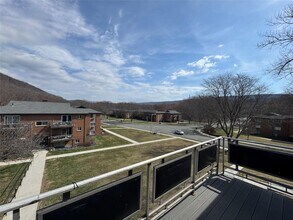 44 Tanager Rd in Monroe, NY - Building Photo - Building Photo