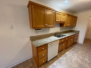 1007 Loganberry Ct in Fuquay Varina, NC - Building Photo - Building Photo