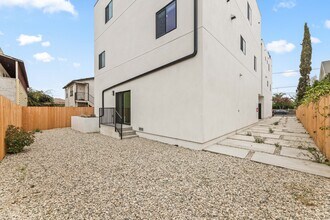 438 E 28th St in Los Angeles, CA - Foto de edificio - Building Photo