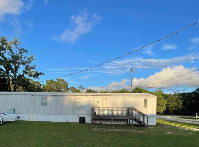 302 SC-302 in Pelion, SC - Foto de edificio - Building Photo