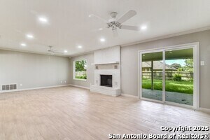 212 Galvin Dr in Seguin, TX - Building Photo - Building Photo