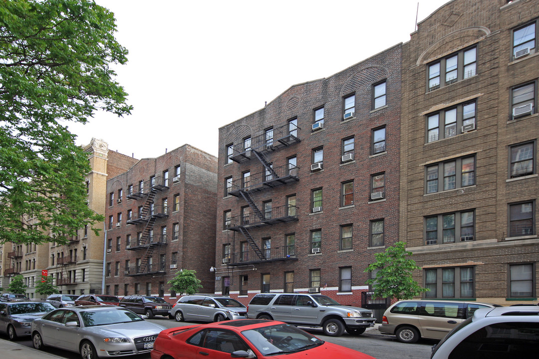 517-525 W 212th St in New York, NY - Building Photo